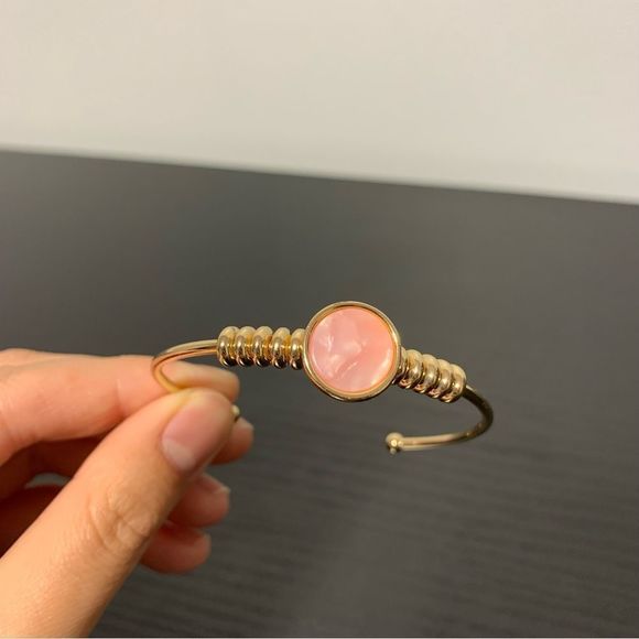 NEW Nordstrom Gold Plated Coral Center Gem Open Ended Bangle - Picture 1 of 9